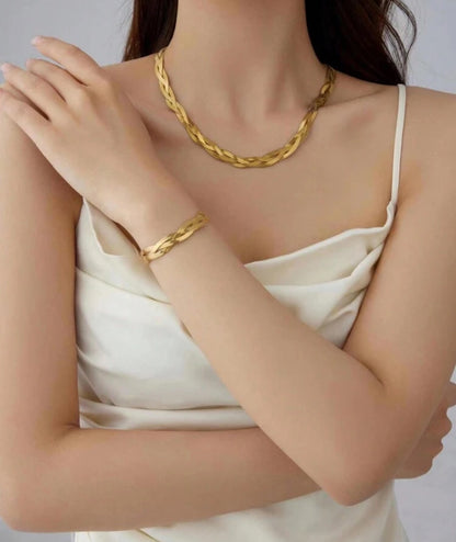 Don’t Mess With Her Necklace & Bracelet Set
