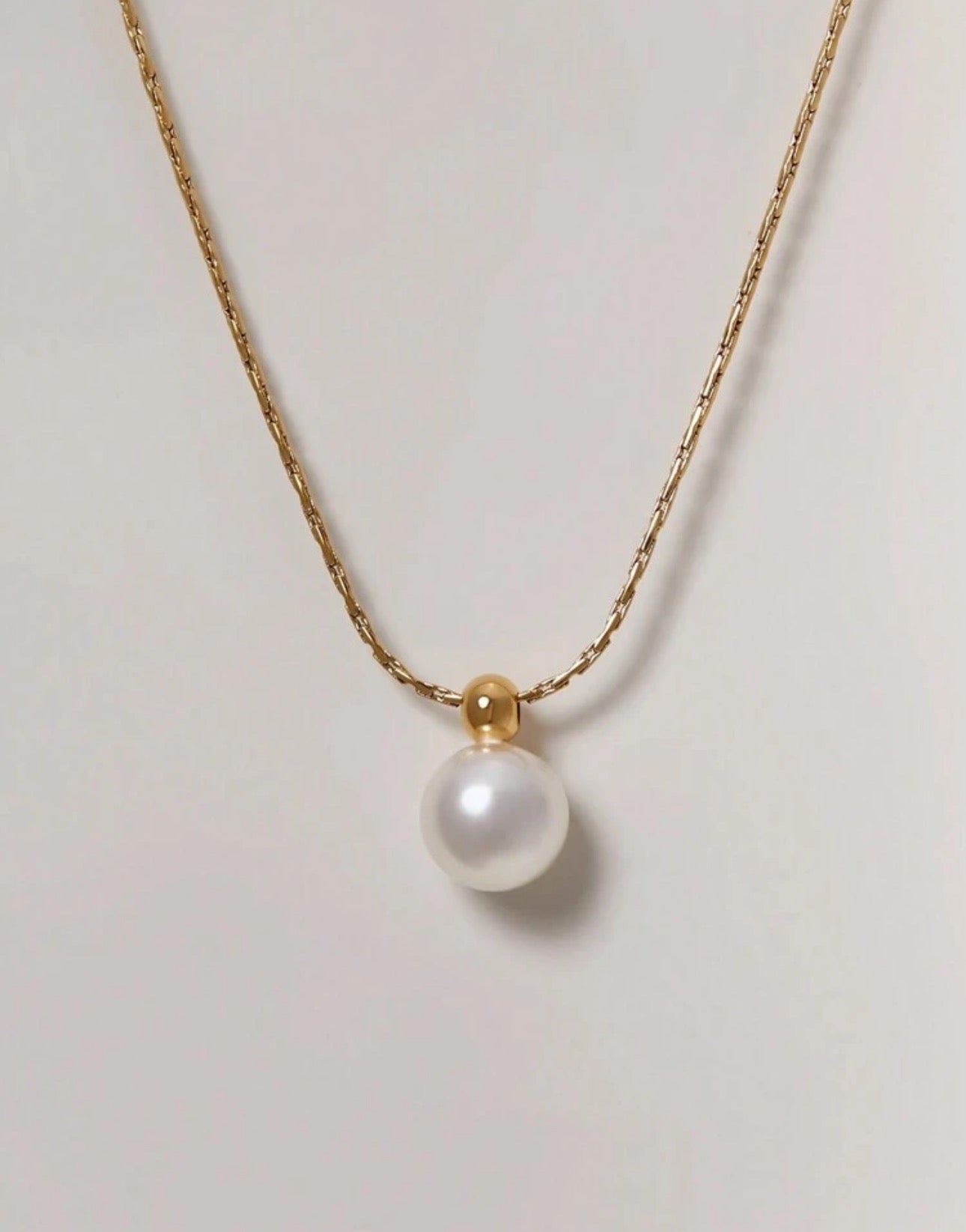 Pearly White Necklace